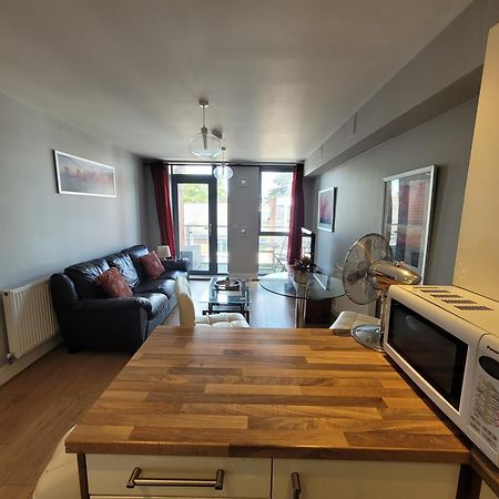 Lesley Court- A Lovely Spacious 2 Bedroom Apartment By Catchpole Stays Chelmsford Extérieur photo